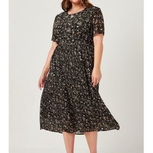 Hayden Pleated Black Floral Printed Short Sleeve Midi Dress. NWT! Sz 2X